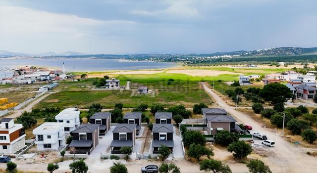 Realiva'dan Şakranda Denize Yürüme Mesafesinde Satılık Villa 1