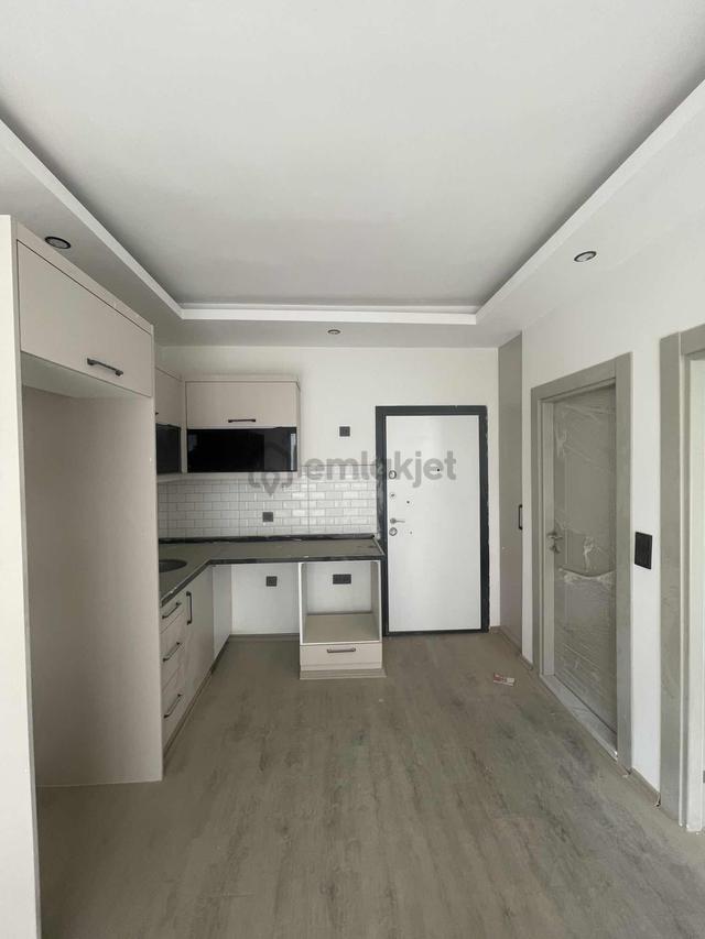Gultepe'de 2 Bloklu Sıtede Azkatlı Balkonlu Lux 1+1 1