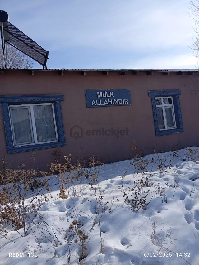 Nova Kars Emlak'tan Üniversitenin Dibinde 500 Metre² Arsa Ve Ev 1