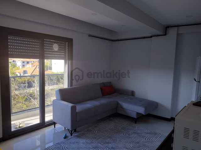Cumhuriyet Okulu Karşısında Ana Cadde Üzerinde 1+1 Eşyalı Sıfır Apart Satılık 1