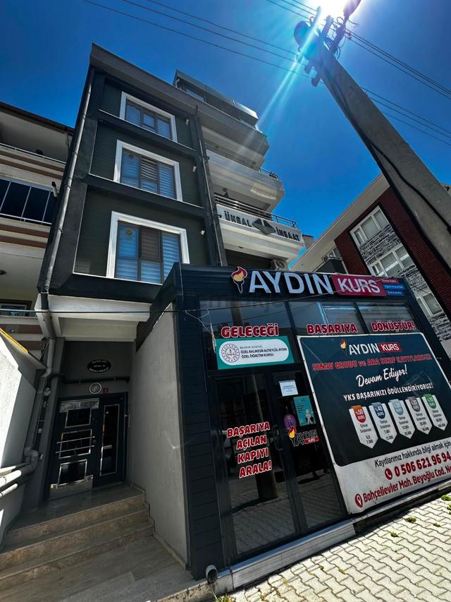 Remax Mid'den 100.yıl Teknik Lise Caddesi Üzerinde 2+1 Satılık Daire 1