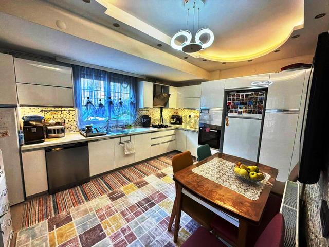 Villalar Bölgesinde 5+1 Satılık Müstakil Triplex 1
