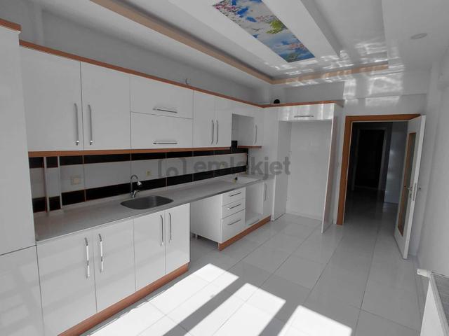 Özhan'dan Göztepe Mahallesin'de 3+1 Kiralık Lüx Daire 1