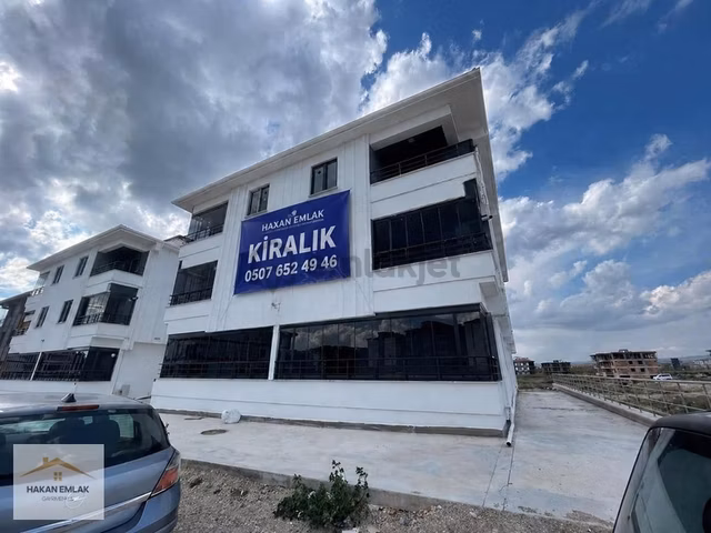 Hakan Emlaktan Hastane Bölgesi 2+0 Ara Kat Daire 1