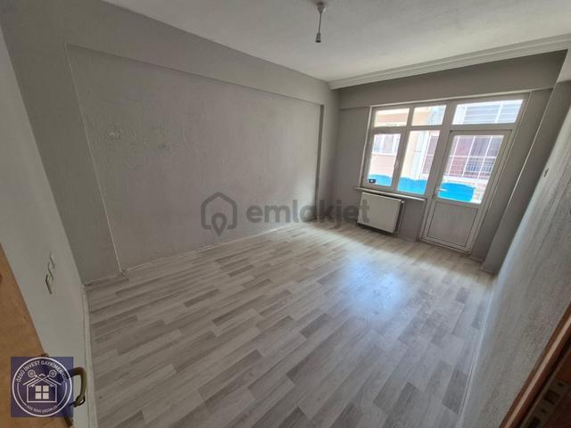 Yunus Emre Mah.cadde Üstü Satılık 3+1 Daire 1