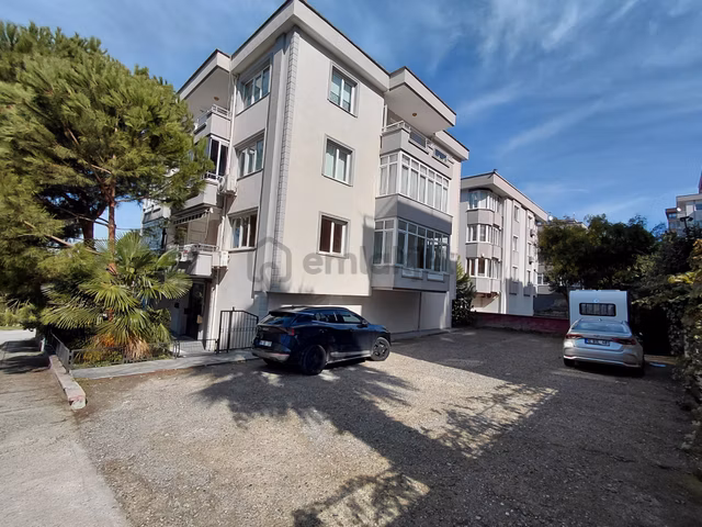 Beşevler 3 Katlı Apartmanda Satılık Bakımlı 3+1 Daire 1