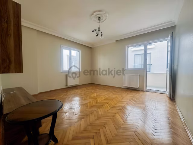 Atatürk Mahallesinde 85m2 Ara Kat 2+1 Kiralık Daire 1