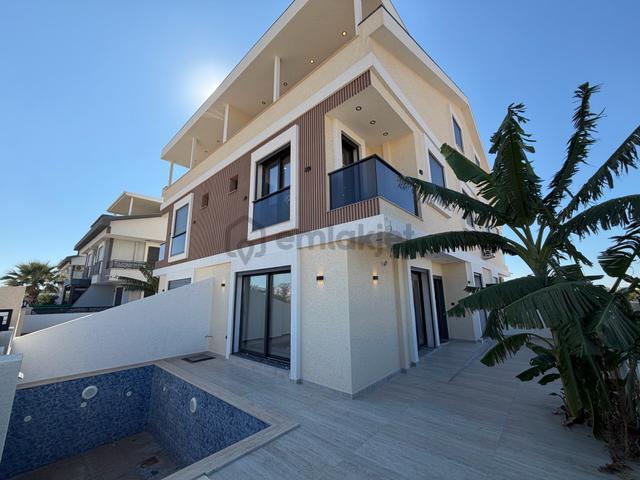 Didim Efeler Mahallesinde 3+1 Havuzlu Acil Satılık Sıfır Villa