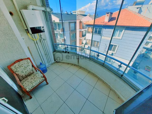 Uytun'dan Edremit Otogar Yakını Kapalı Mutfak Kiralık 3+1 Daire 1