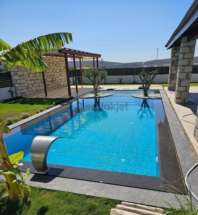 İzmir Çeşme Musalla'da 5+1 Kiralik Villa 1