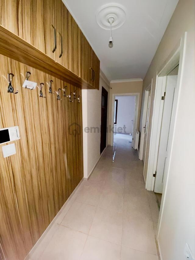 Beyaz Gayrimenkulden Hem Ofis Hem Oturmak İçin 2+1 1
