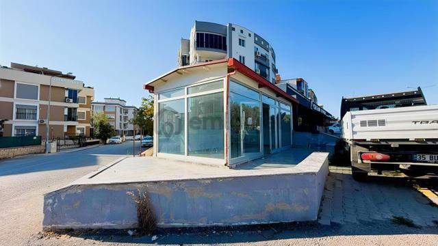 Seferihisar'da Cadde Üzerinde Kiralık Dükkan 1
