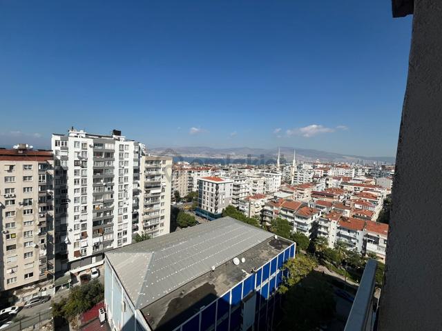 Karabağlar Bahçelievler'de Deniz Manzaralı Satılık 3+1 Daire 1