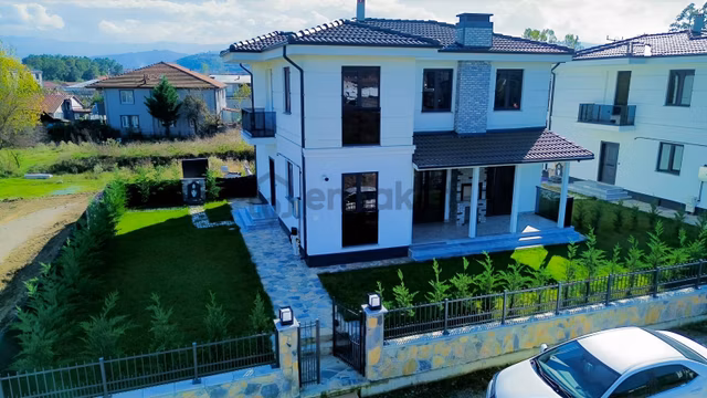Düzce Cumayeri Çevrik Mahallesinde 200 M2 Kiralık Lüks Villa 1