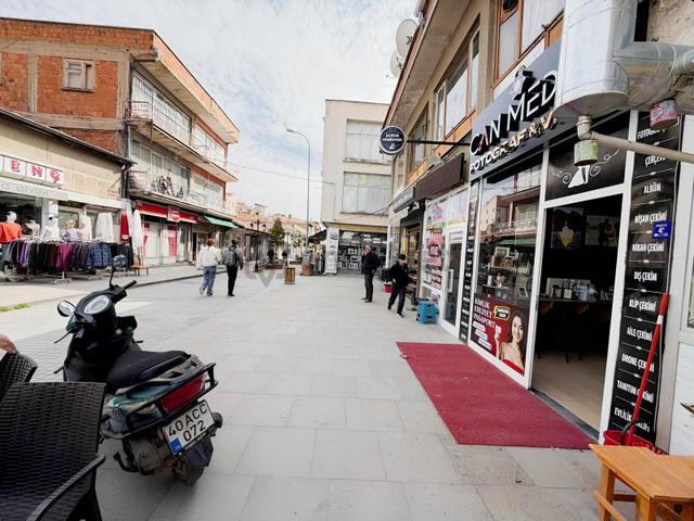 Liva Gayrimenkul'den Çarşı Cami Arkası İş Hanında Satılık Depo 1