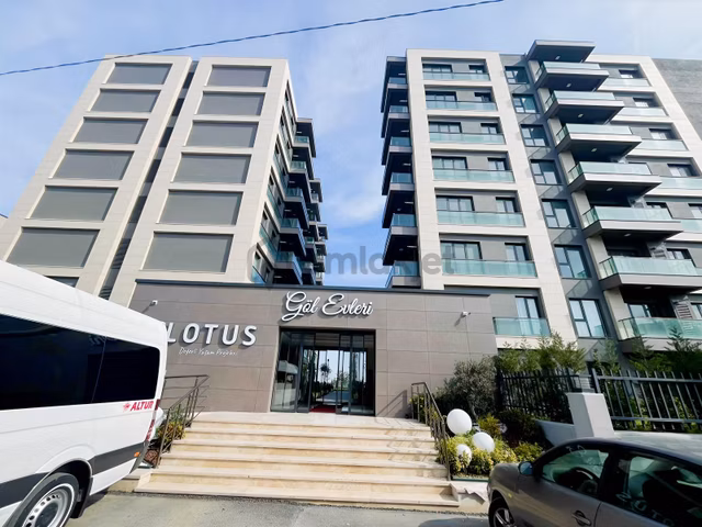 Avcılar Lotus Göl Evleri Sitesinde 2+1 Satılık Daire 1
