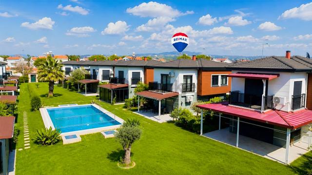 Denize Yakın,havuzlu Sitede Ferah Ve Havadar 3+1 Vill