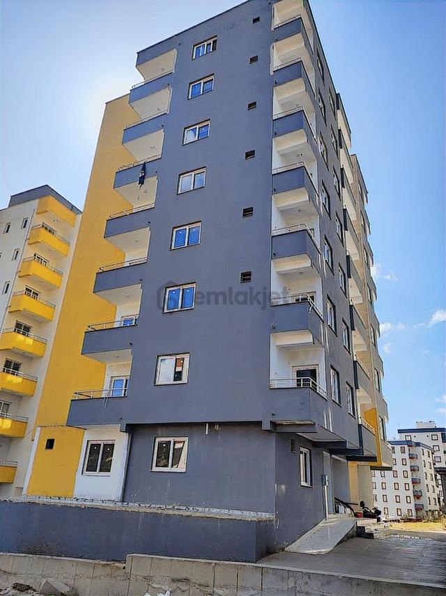 Kozan Gayrimenkulden Üniversite Kavşağında Acilll Sıfır 1+1 1