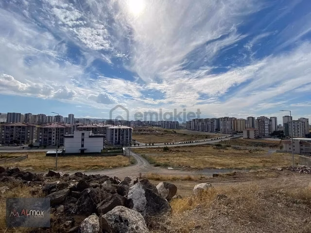Mimarsinan Bahçelıevler'de 706 M Acıl Satılık Parsel 1