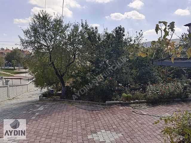 Aydın Satıyordan Gödenede 550m2 Bahçe İçinde Müstakil 3+1 Ev 1