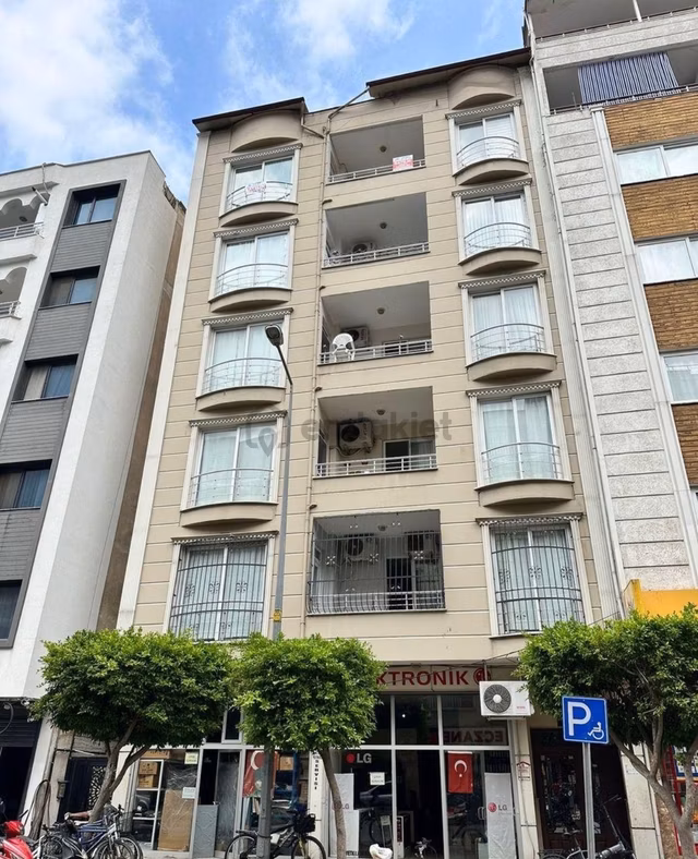 Mithat Paşa Caddesinde 3+1 Satılık Daire 1