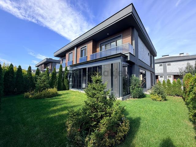 Kw Metsa \parknova Sitesinde 4+1 Satılık Villa 1