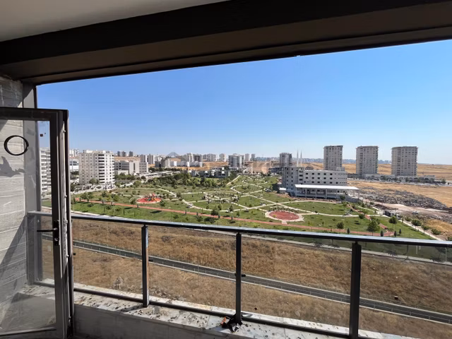 Mehmetçik Mahallesi 4+1 Geniş Balkonlu Satılık Daire 1