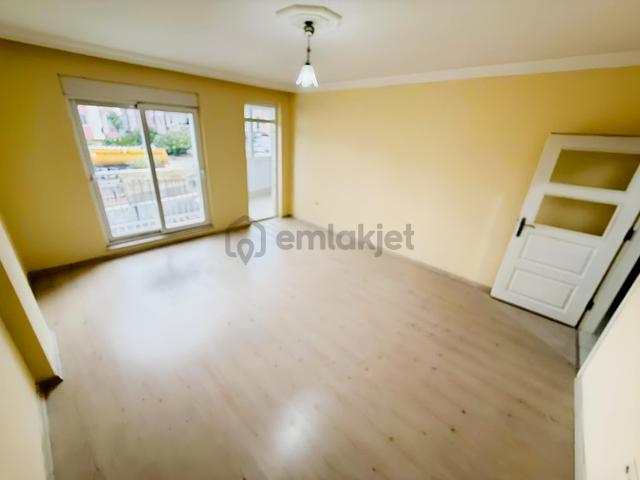 Erenköy Mah. 2+1 Arakat Ayrı Mutfak(doğalgaz)kapalı Pvc Balkon