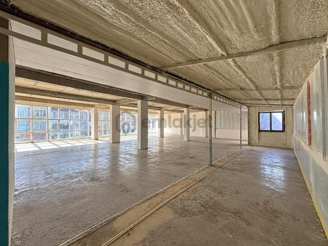 Sultanbeyli'de Ana Caddede Kiralık Plaza Katı 1