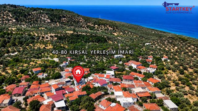 Eğlenhoca'da Deniz Manzaralı Avlulu Kargir Ev