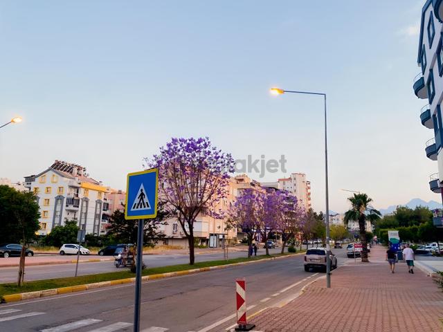 Hayat Park Yakını Cadde Üzeri Devren Kiralık 1