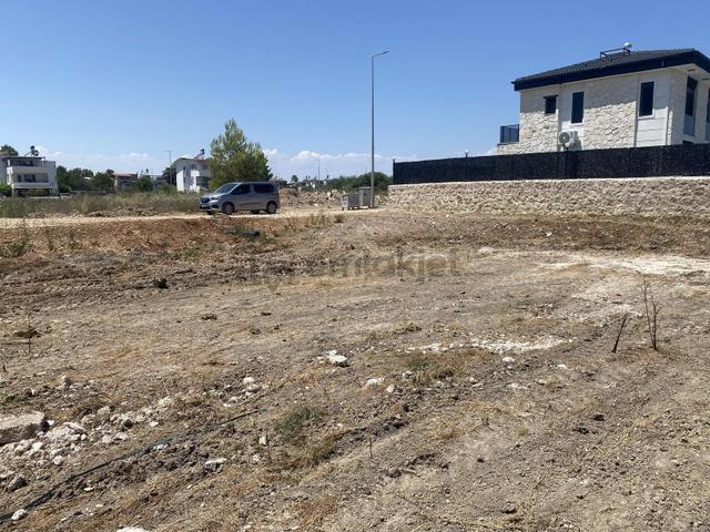 Belek Kadriye Merkezde Villa Bölgesinde Yola Yakın Arsa 1