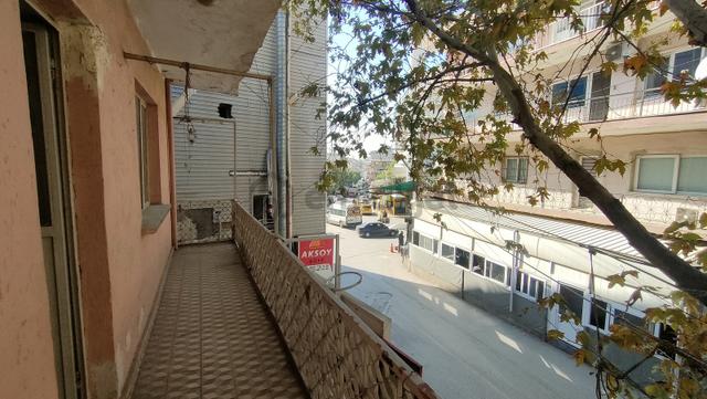 Buca Ufuk'ta Yıkık Kemer Meydanına Yakın Kiralık 2+1 Daire 1