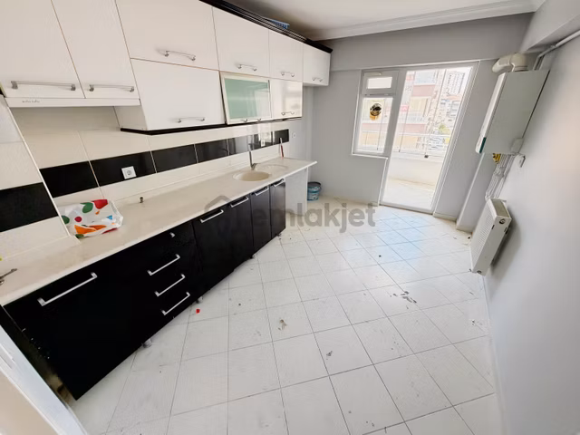 Bucuk Sağlık Ocağı Yakınında Arakat Öncephe Geniş Oturum 3+1 1
