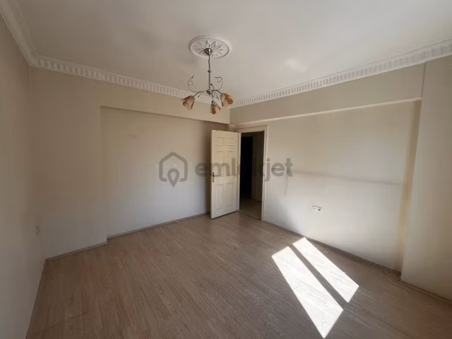 Mevlana Mah Anayurt Pazar Yerinin Yanı Kiralık Daire 1
