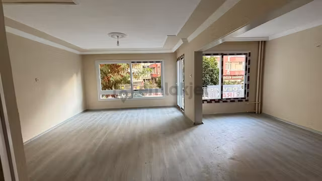 Pirireis Mah. Silifke Cad. Sahil & Dere Yanı Bakımlı Kiralık 2+1 1