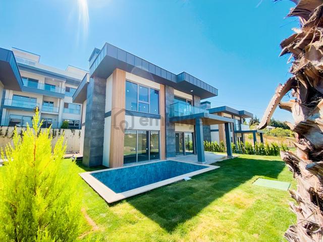 Cash'ten Kocaeli İzmit Kabaoğlu'nda Satılık 5+1 Havuzlu Villa 1