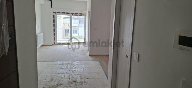 Sahibinden Karşıyaka Çarşı İçinde Kiralık 1+1 Sıfır Daire 1