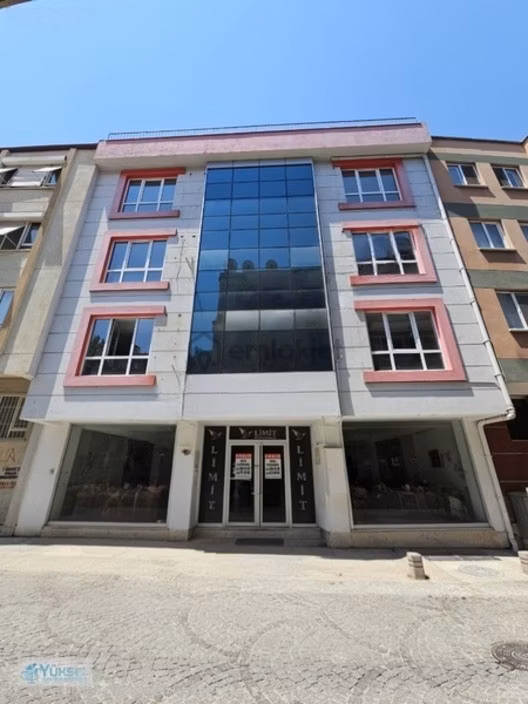 Çaybaşı'nda Komple Kiralık Ticari Bina:1600 M²,5 Katlı,asansörlü 1
