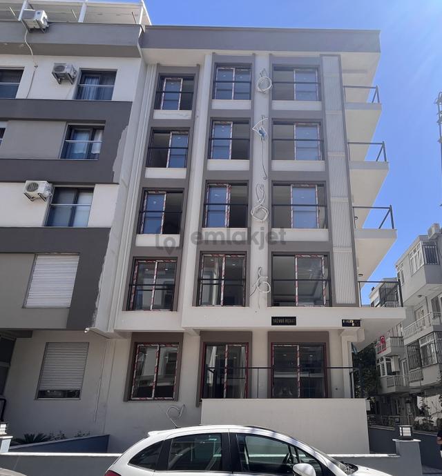 Karşıyaka Bahçelievler'de Sıfır Binada Satılık 2+1 Daire