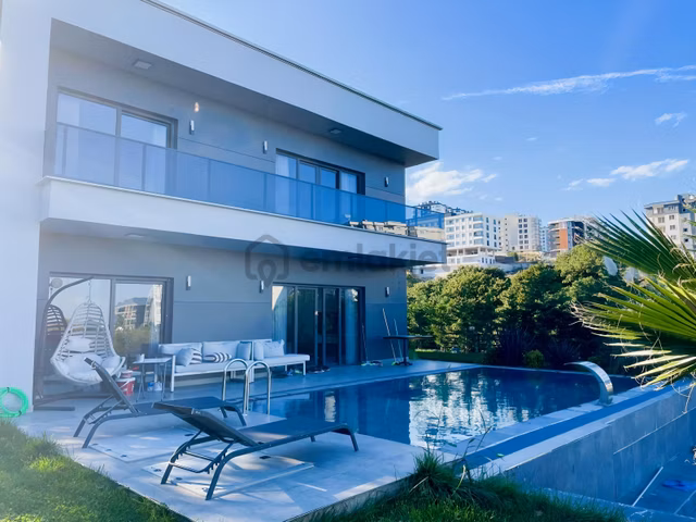 Truva // Onur'dan Isıtmalı Havuzlu, Deniz Manzaralı Lüks Villa 1