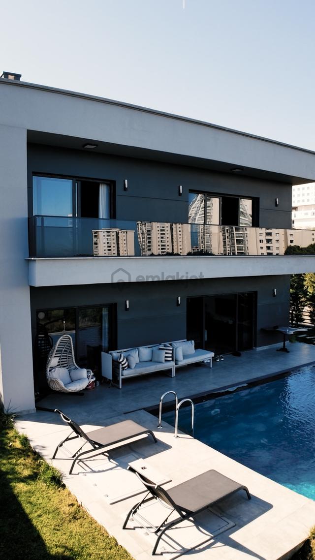Truva // Onur'dan Isıtmalı Havuzlu, Deniz Manzaralı Lüks Villa 1