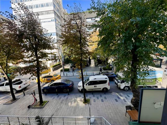 Şişli Fulya Ortaklar Caddesinde Geniş Merkezi Kiralık Ofis 1