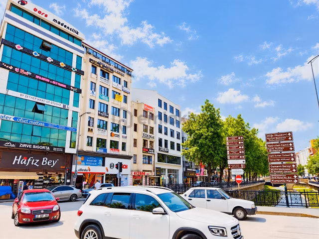 █garanti Emlak'tan - Şehir Merkezinde - Yeni Binada Kiralık Ofis 1