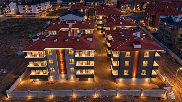 Özgün'den 71 Evler Mh Şehir Hastanesi Yakını Site İçi 2+0 Daire 1