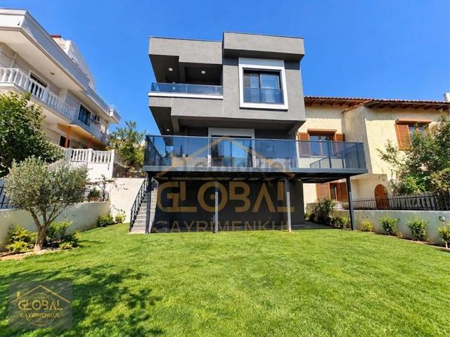 Özderede Denize 300m Büyük Bahçeli Villa (teklife Açık) 1