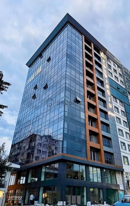 Kurtsoy'dan Göbeloğlu Plaza'da 4 Odalı Lüks 150 M2 Kiralık Ofis 1