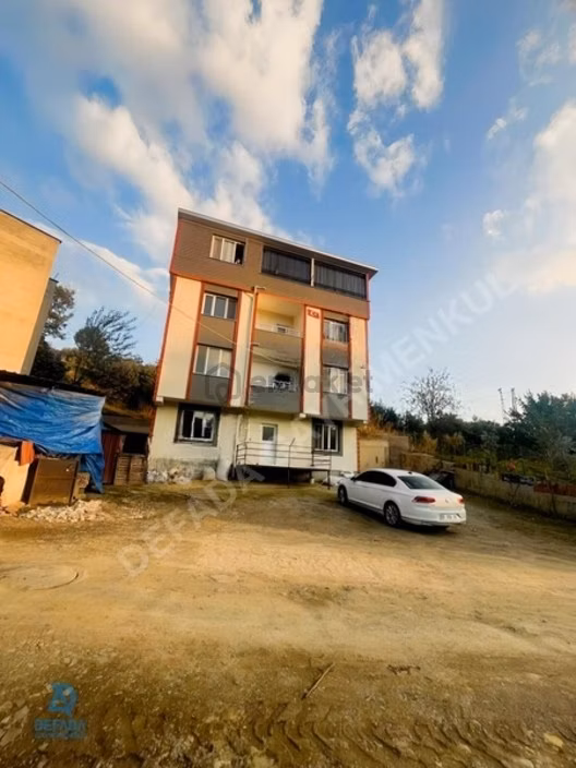 Osmaniye Bahçe İlçesi Gücüğün Dağı Mevkin De 4katlı Ev 1