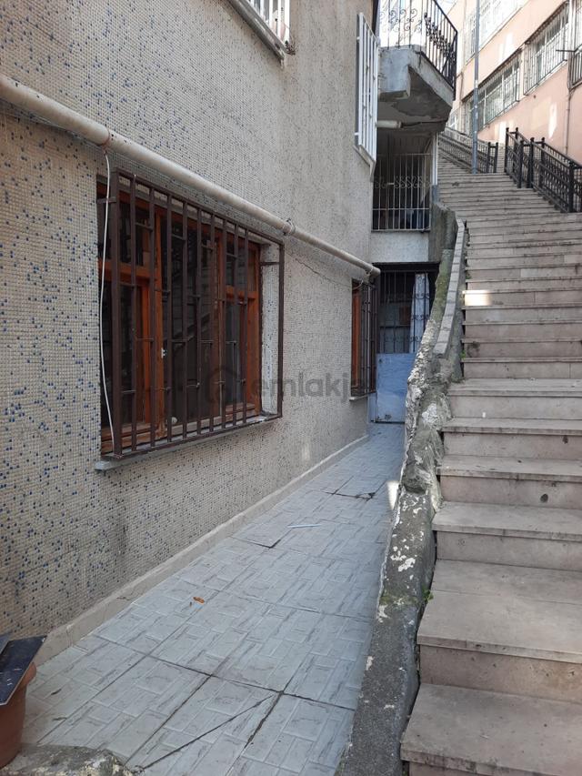 Bahçe Katı Üsküdar Meydana 5dk Yürüme Mesafesinde Temiz