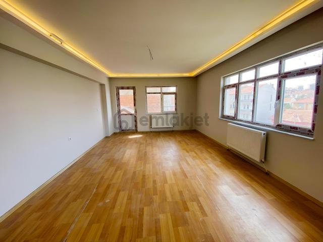 İmir Emlak'tan Çarşı Merkezinde 3+1 140m2 Sıfır Acil Daire 1